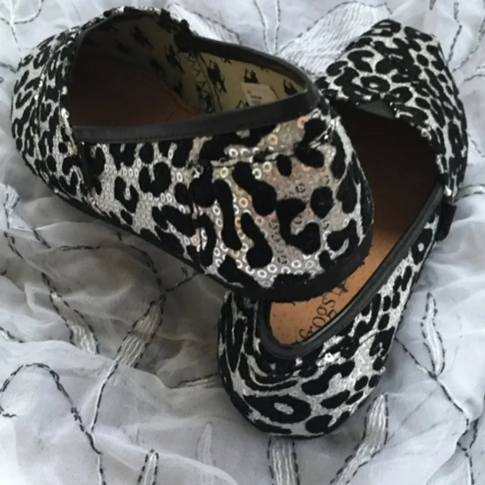 Bullfrogs black and silver slippers 11